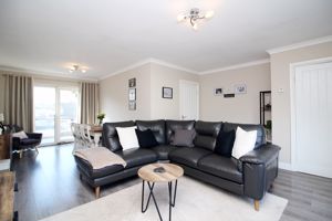 Lounge/Diner- click for photo gallery